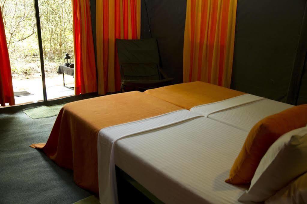 Mahoora Tented Safari Camp Udawalawe Exterior foto